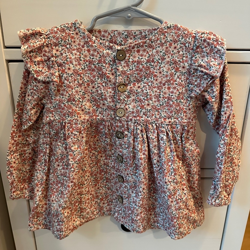 Handmade custom short 3T 100% cotton, wooden buttons